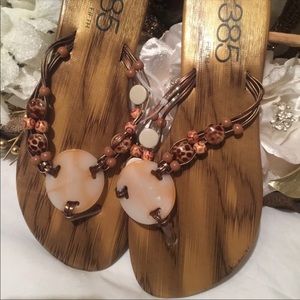 Ladies 385 Fifth Shell slide on sandals 🔥SALE🔥